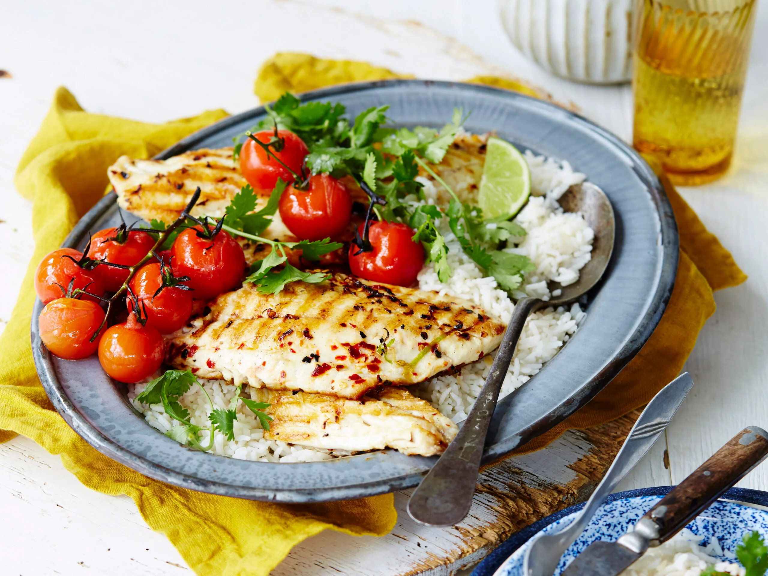 Margarita fish with white rice and grilled tomatoes