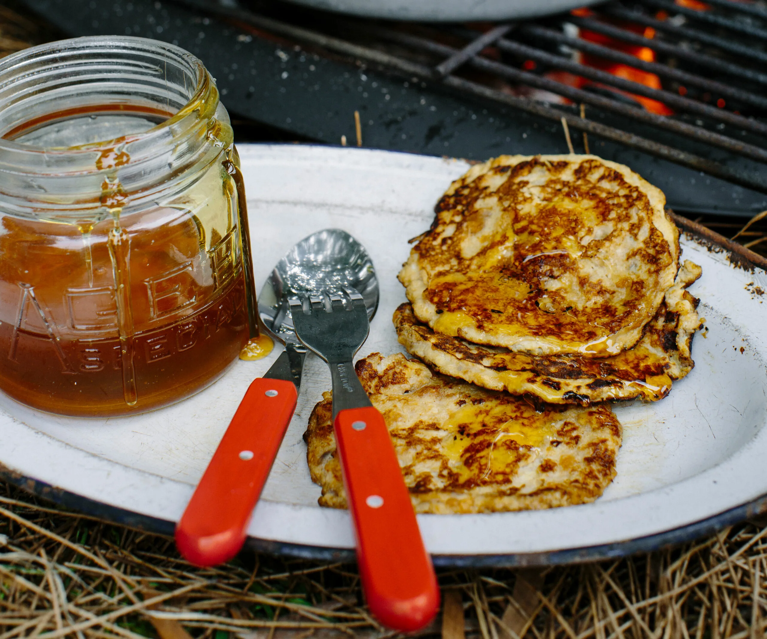 3-ingredient banana and peanut butter pancakes