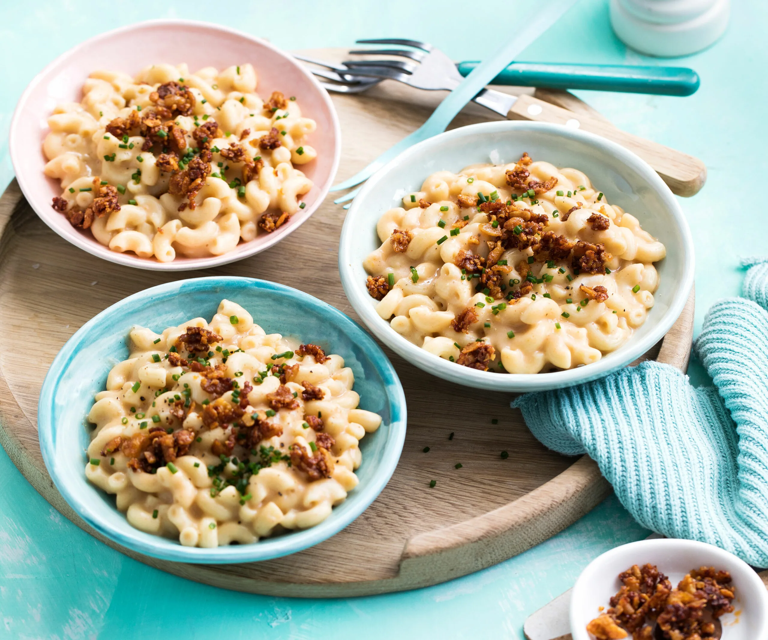 Vegan macaroni and cheese with tempeh bacon bits-image