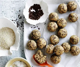 No-cook oatmeal balls