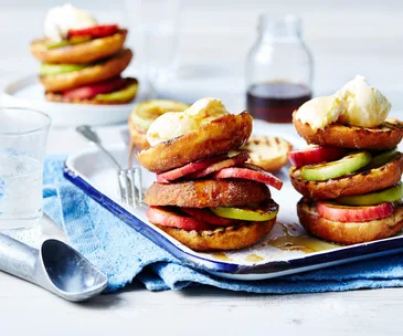 Apple pie doughnuts