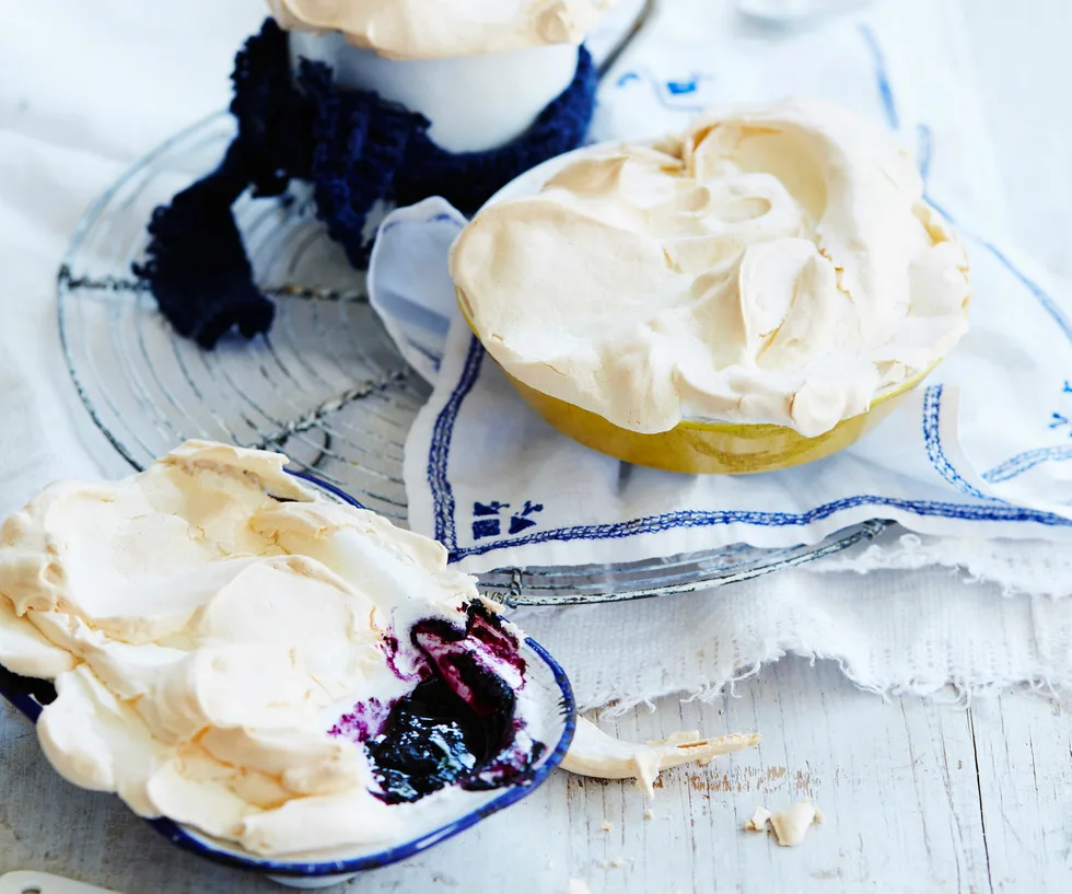 Lemon and blueberry meringue pots