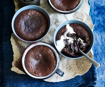 Gooey chocolate puddings 