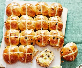 Easy hot cross buns