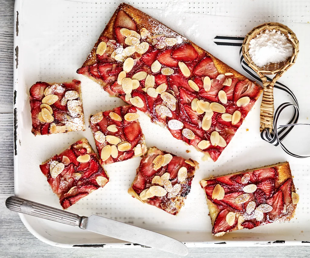 strawberry and almond friand slice