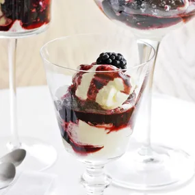blackberry greek yoghurt parfait in a serving glass