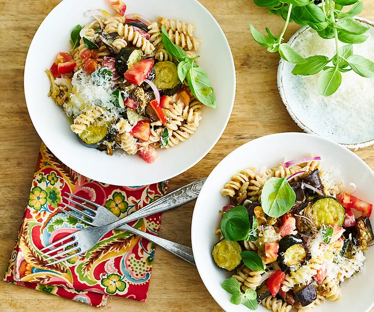 Spelt pasta with vegetables