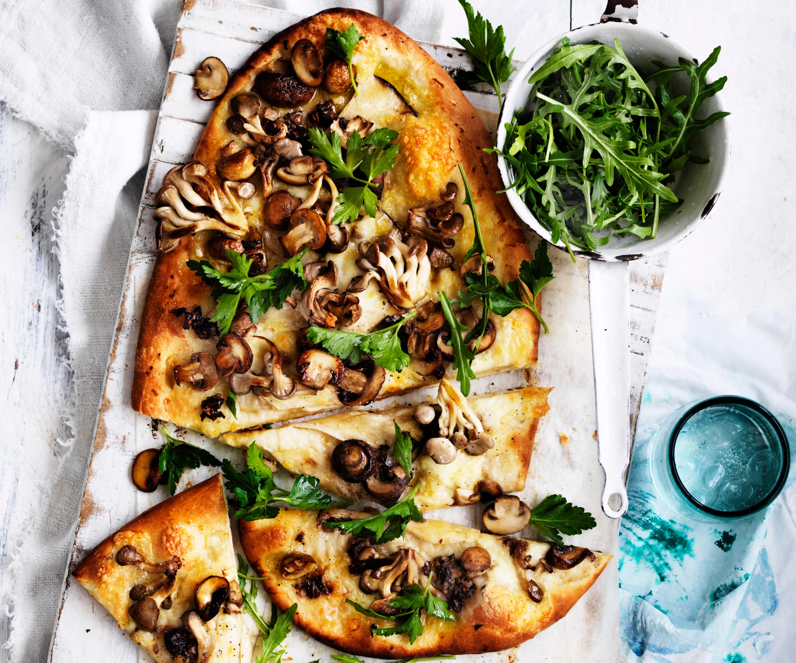 Garlicky mushroom pizza