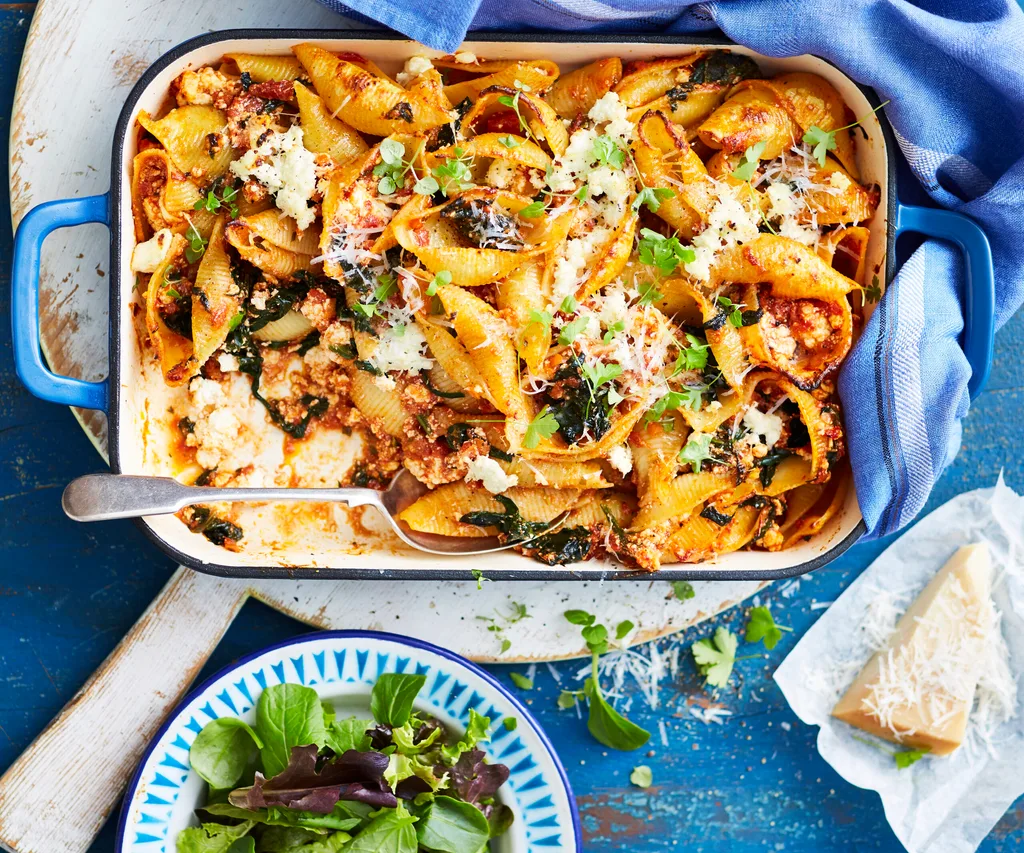 Spinach & ricotta stuffed pasta shell bake