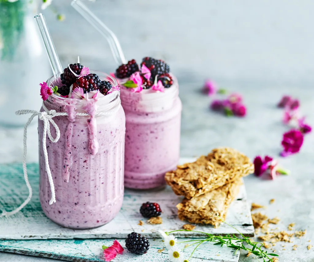 high fibre mixed berry smoothie