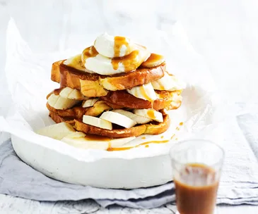 French toast with caramel and banana