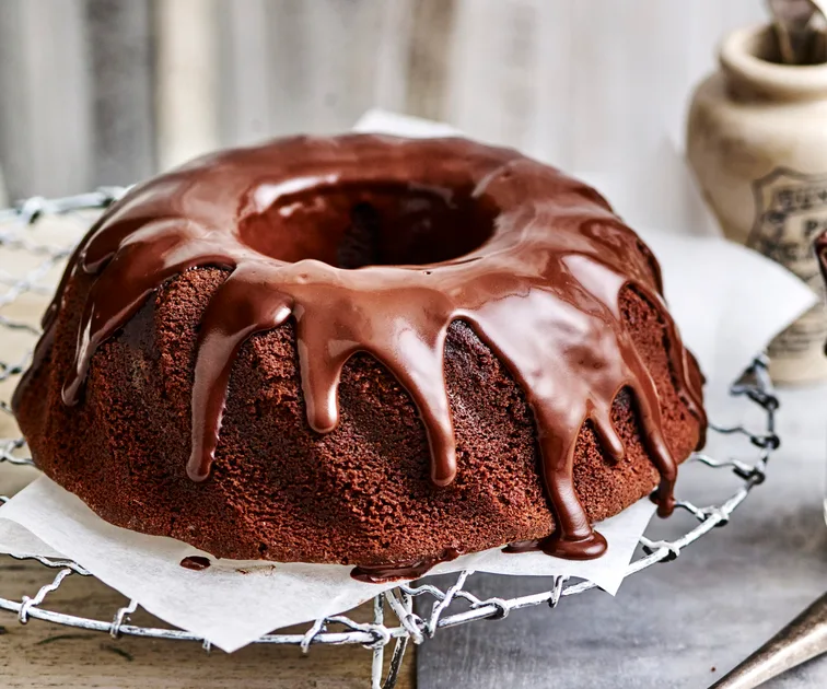 Chocolate sour cream cake | Women's Weekly Food