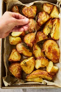 Crispy roast potatoes with rosemary salt