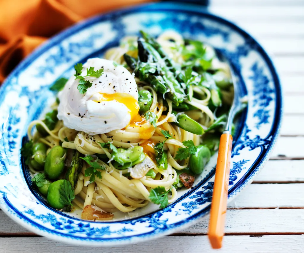 linguine primavera & poached eggs