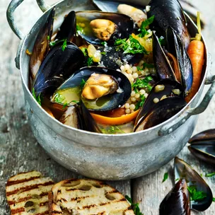 Mussels with White Wine and Vegetables