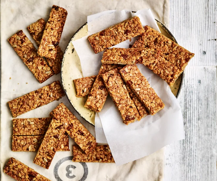 Apricot muesli bars