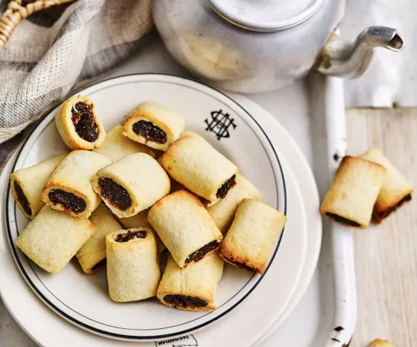 spicy fruit mince pillows
