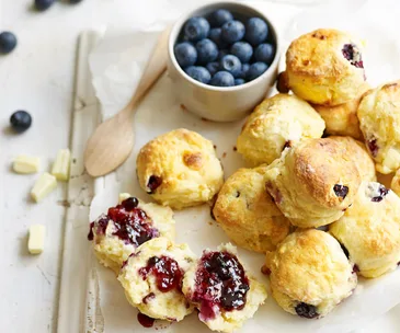 white chocolate and blueberry scones