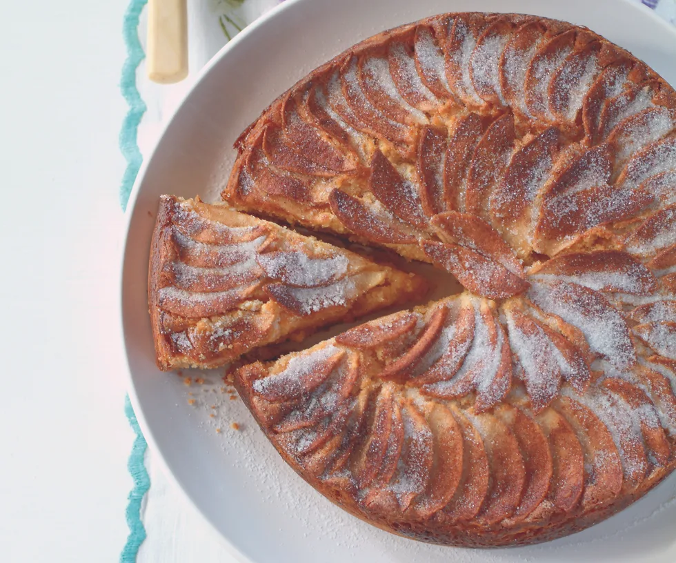 Apple tea cake