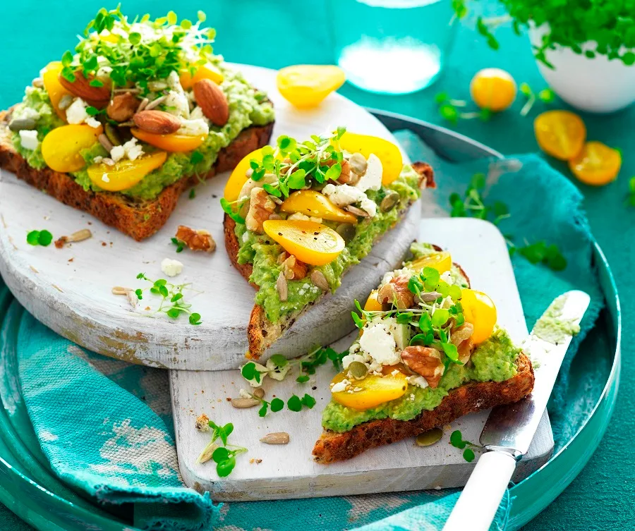 Pea hummus smash toast