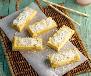 Lemon cheesecake slice