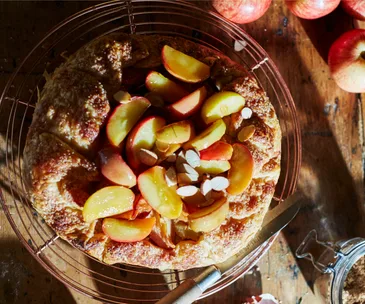 Rustic apple pie