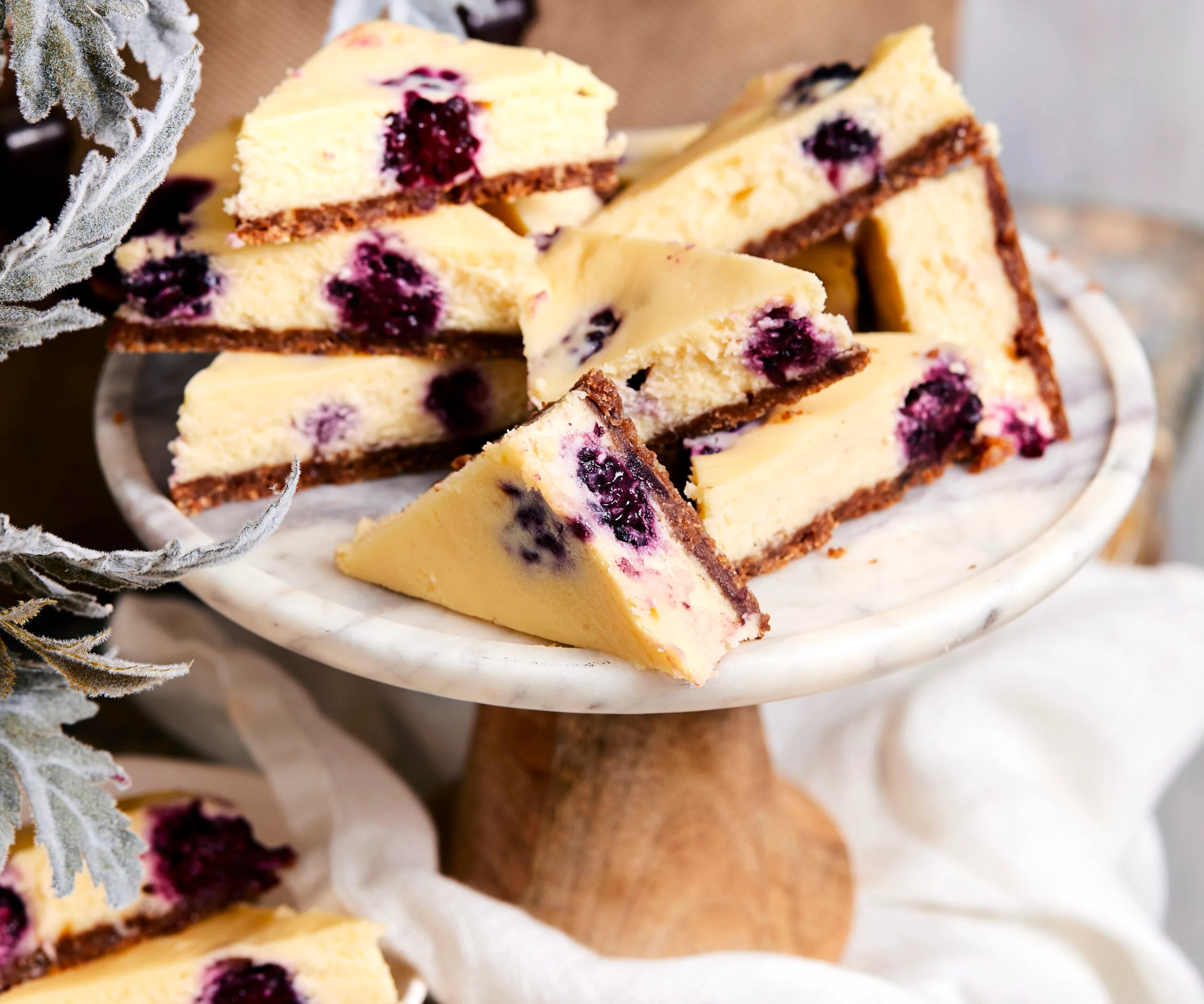 White chocolate and berry cheesecake slice-image