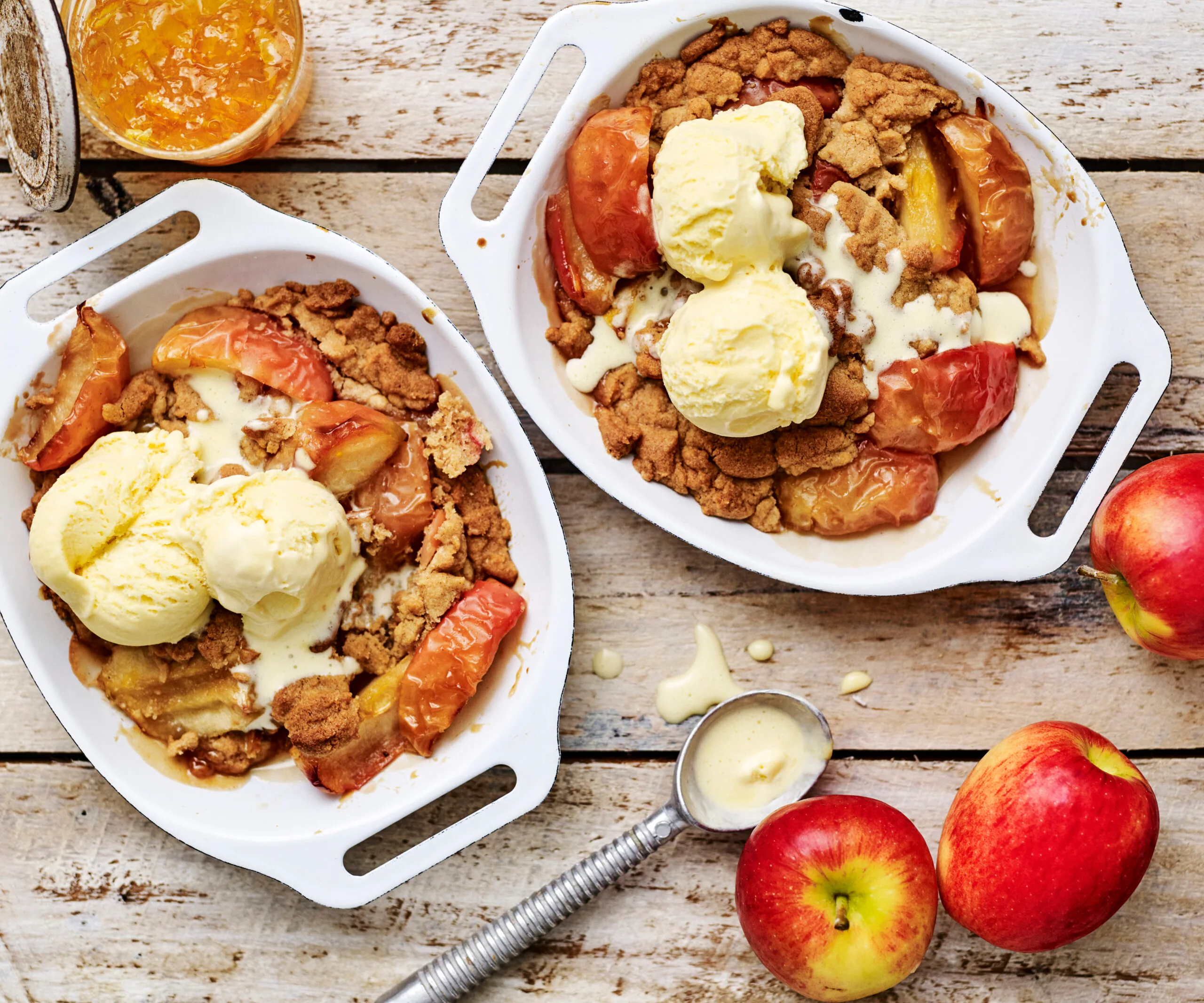 APPLE AND MARMALADE Streusel Puddings
