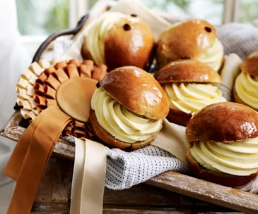 Cream buns