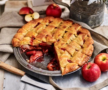 Women's Weekly apple and rhubarb pie