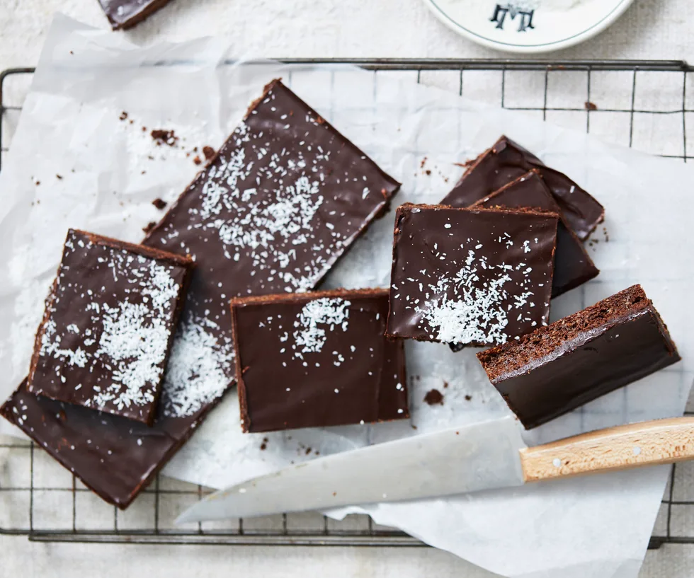 Chewy chocolate slice