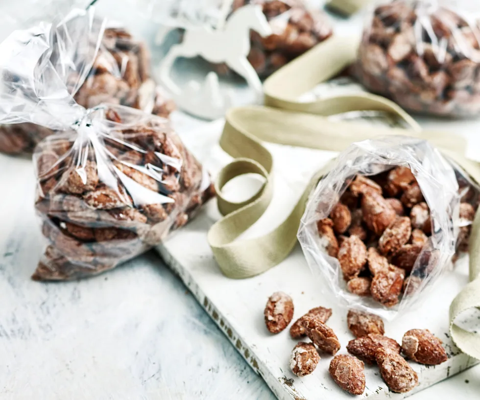 Sugar and spice almonds