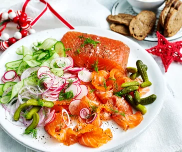 Salmon gravlax platter