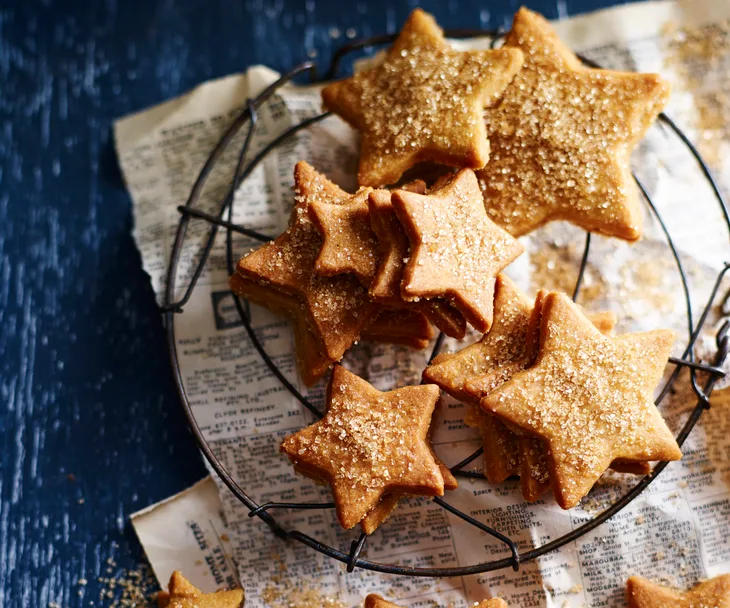Latte shortbread stars