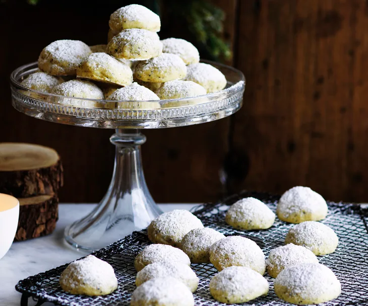 Macadamia wattleseed shortbreads