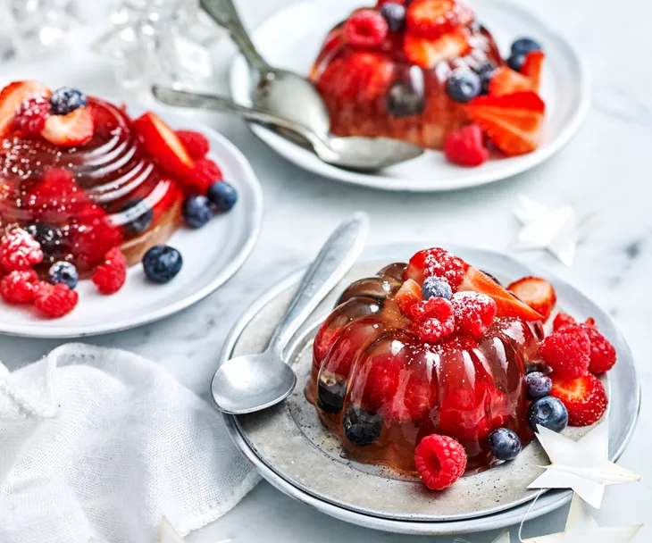 Cherry & berry prosecco jellies