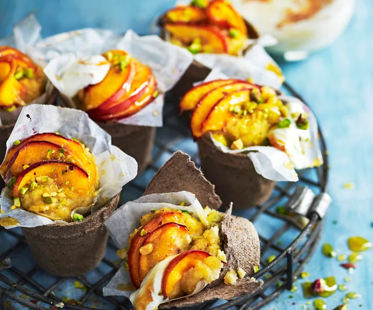 Peach and pistachio cake pots