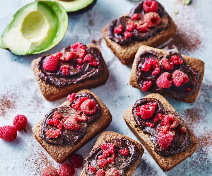 Flourless chocolate cakes with avocado icing