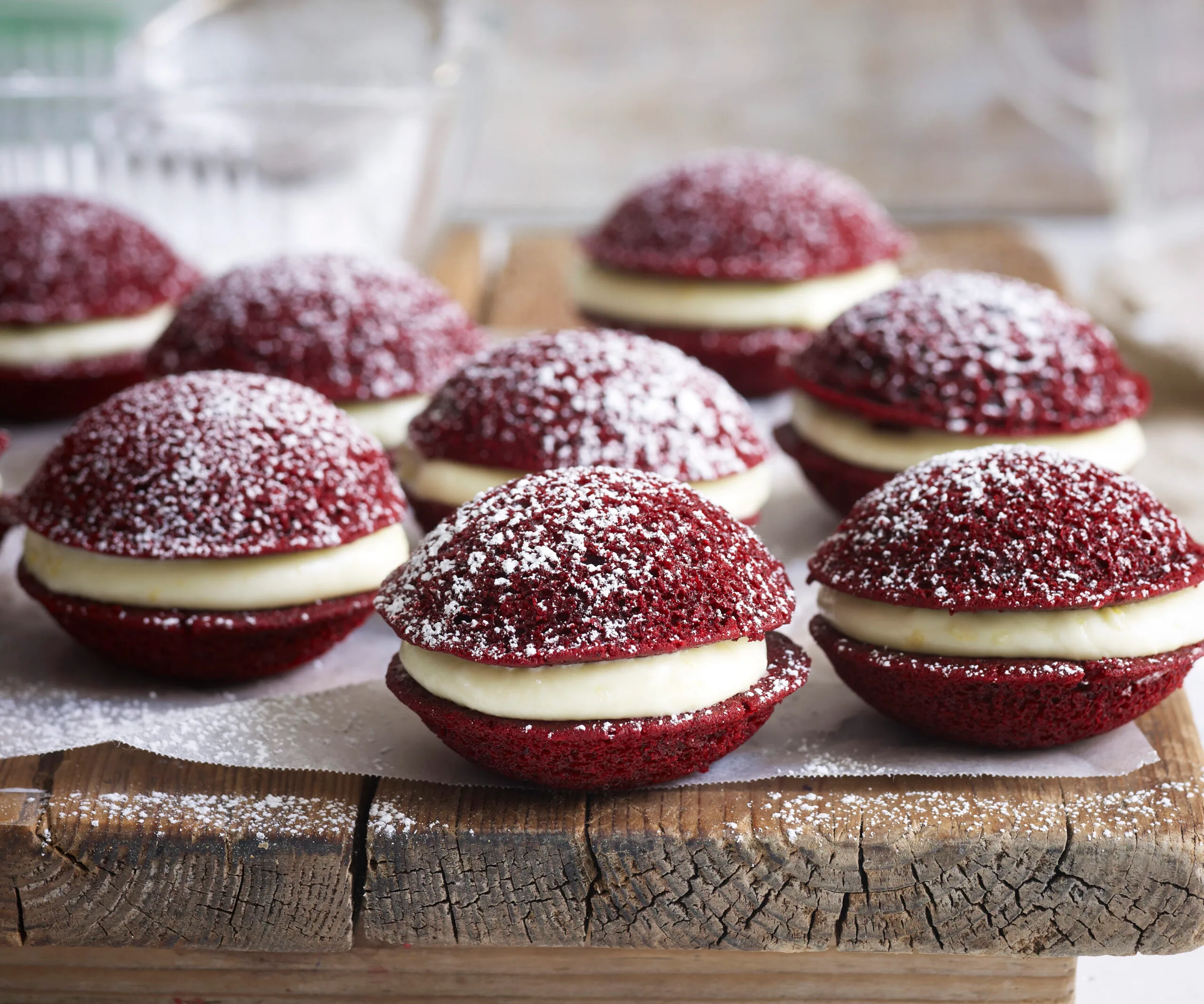 red velvet whoopie pies