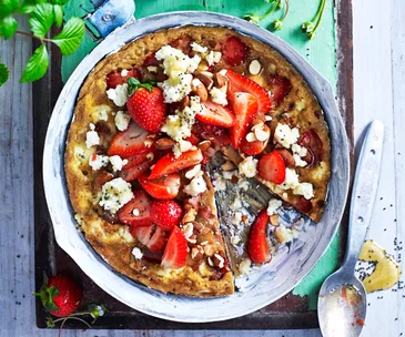 Strawberry and almond sweet frittata