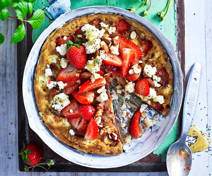 Strawberry and almond sweet frittata