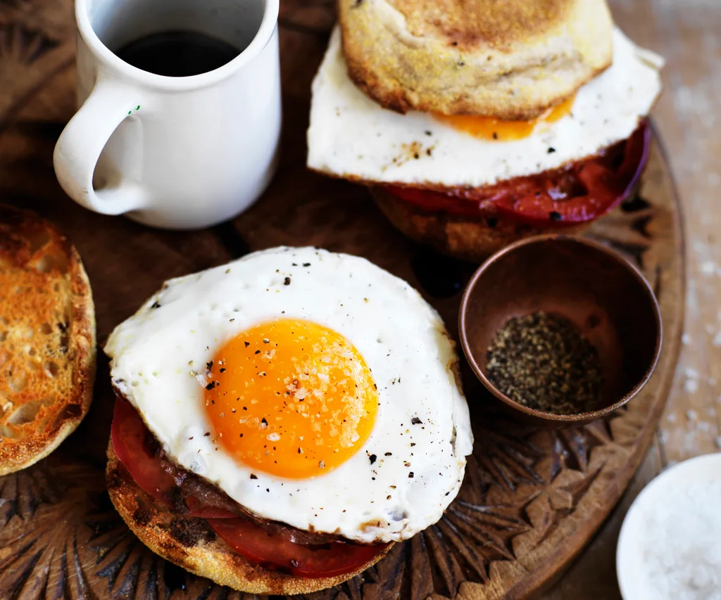 tomato and egg muffin