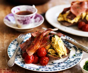 Scrambled eggs with bacon