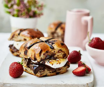 Choc chip hot cross bun s'mores
