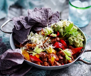 Vegetarian chilli with guacamole