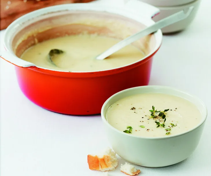 potato and leek soup with cro&ucirc;tons