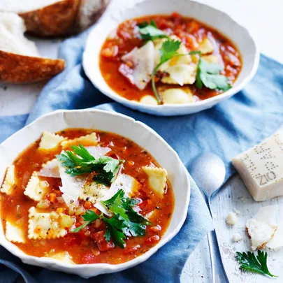 Quick & easy minestrone & ravioli soup