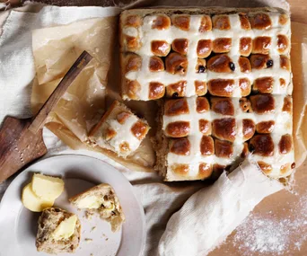 HOT CROSS BUNS