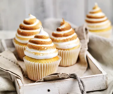 LEMON MERINGUE CUPCAKES