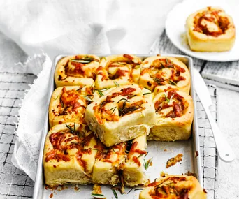 Caramelised onion and cheddar pull-apart